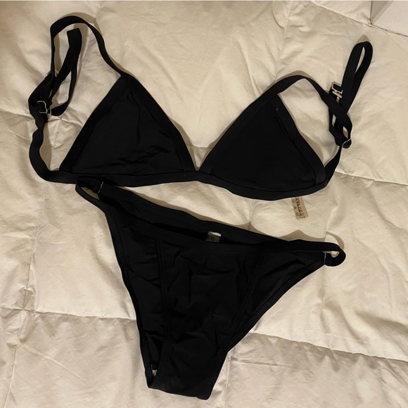 Black bikini - Picture 3 of 3